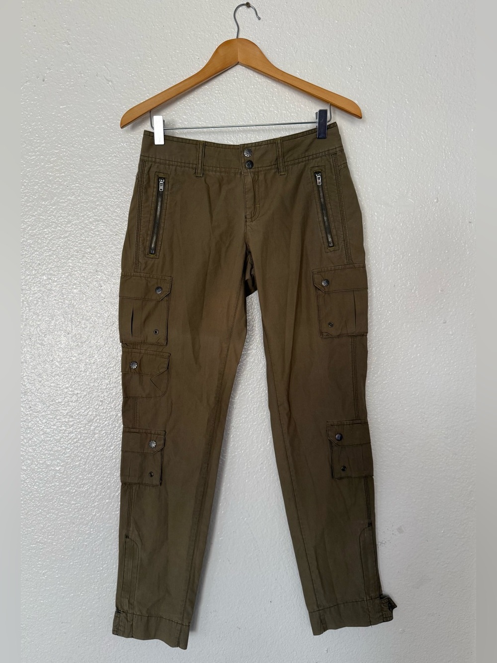 Athleta women’s Olive Green Cargo Pants with Zip Pockets size 0